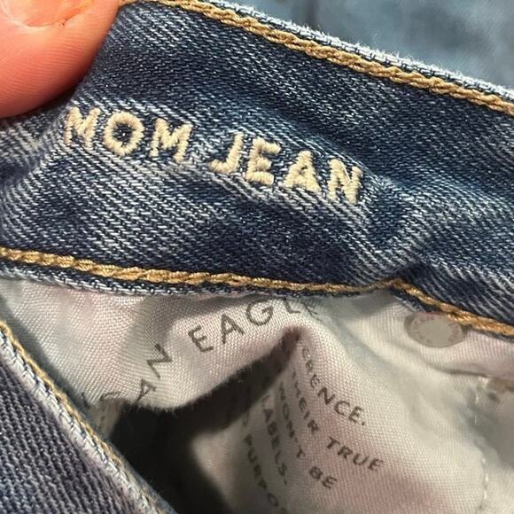 American Eagle Mom Jeans High Rise Distressed Denim Medium Wash Blue Size 6 - Picture 9 of 12